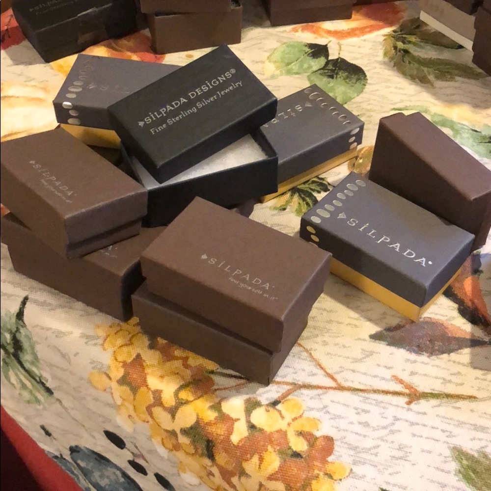 Silpada ring boxes.